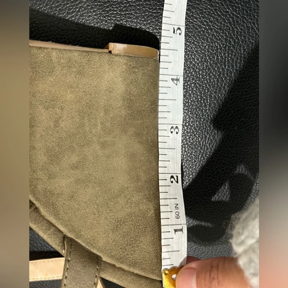 GUESS Womens Olive Green Tall Wedge Suede Espadrilles - Size 61/2 like new